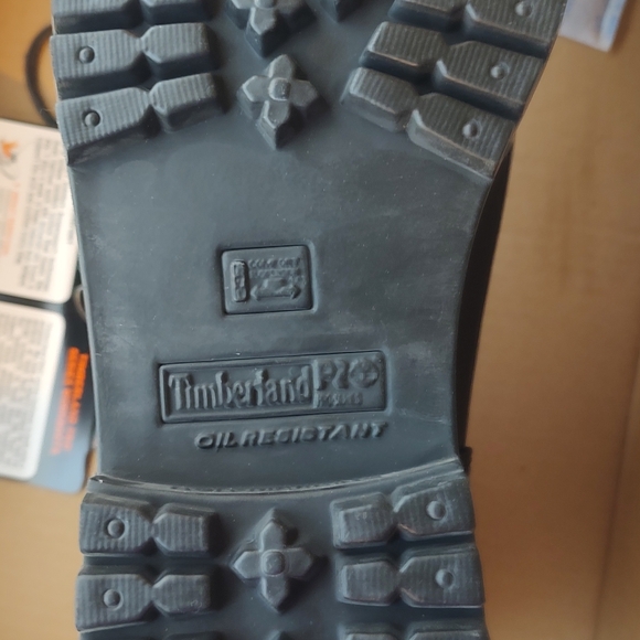 Timberland Black Ankle-High Boots with Rugged Sole - Picture 3 of 7